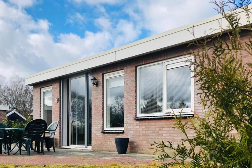 Vakantiebungalow In Bosrijke Omgeving Luttenberg Villa Exterior photo